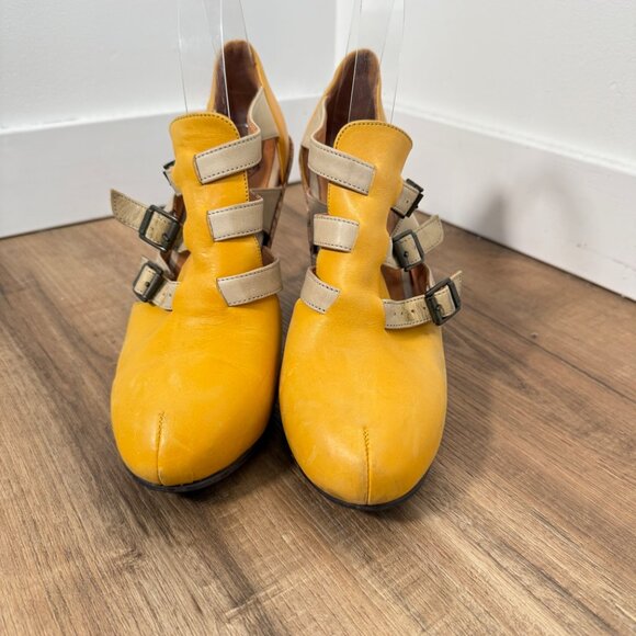 John Fluevog Pindown Farrah Wedge Heel Shoes Yellow Cream Buckle Statement 9 - Picture 3 of 12